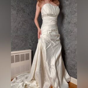 ✨ Y2K Vintage Ivory Satin Strapless Wedding Dress w/ Beaded Waist ✨